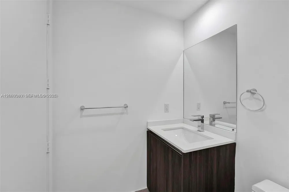 488 NE 18th St #3900 Miami, FL 33132
