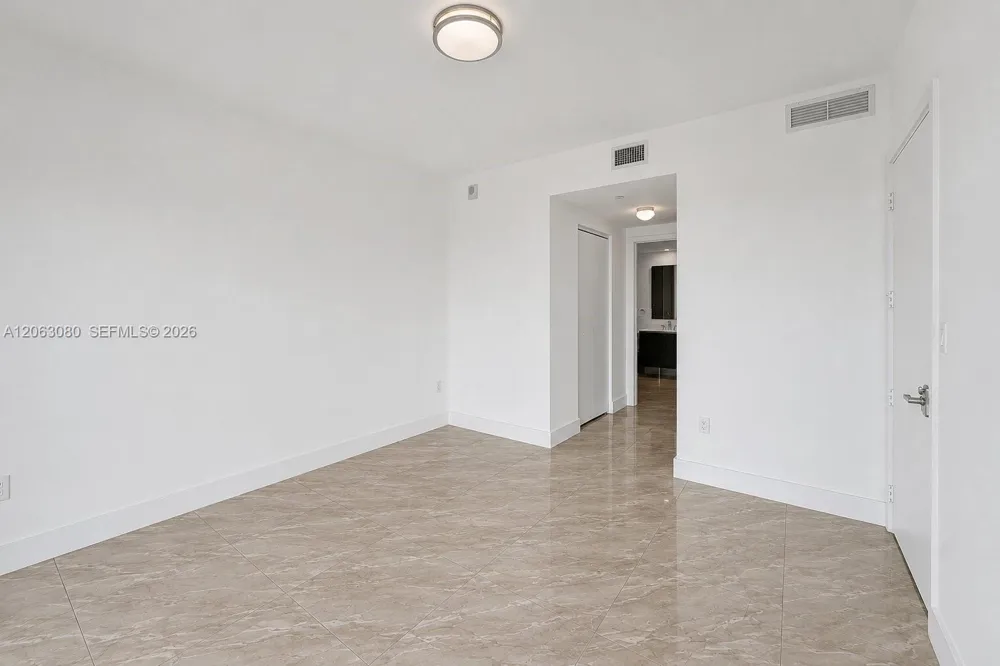 488 NE 18th St #3900 Miami, FL 33132