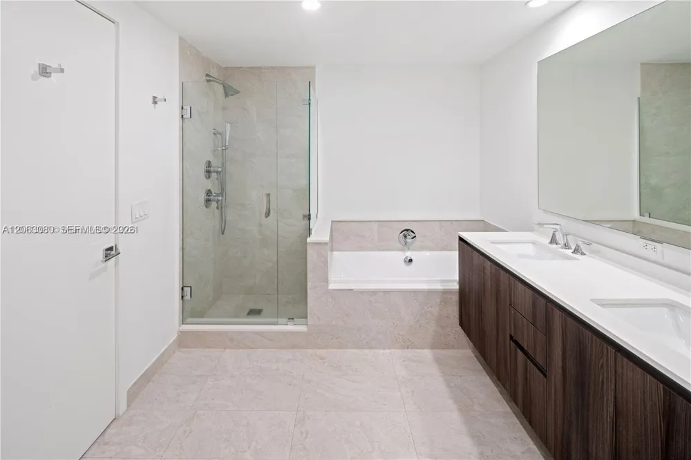 488 NE 18th St #3900 Miami, FL 33132