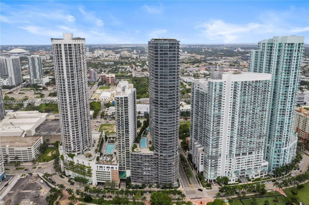488 NE 18th St #3900 Miami, FL 33132