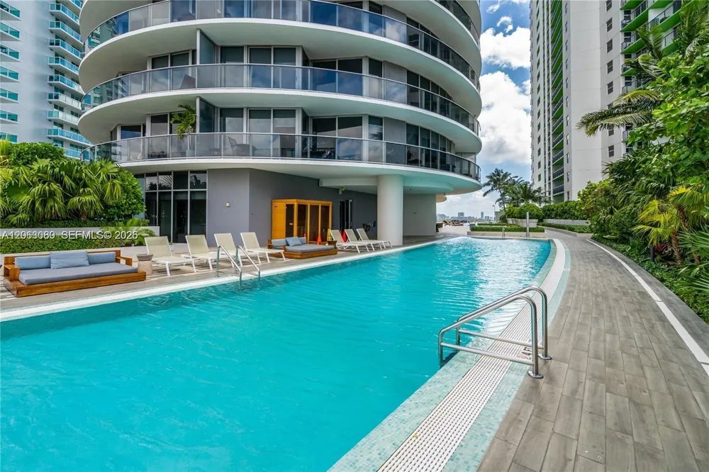 488 NE 18th St #3900 Miami, FL 33132