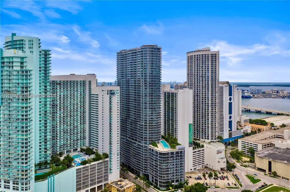 488 NE 18th St #3900 Miami, FL 33132