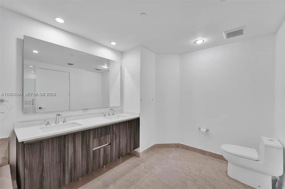 488 NE 18th St #3900 Miami, FL 33132