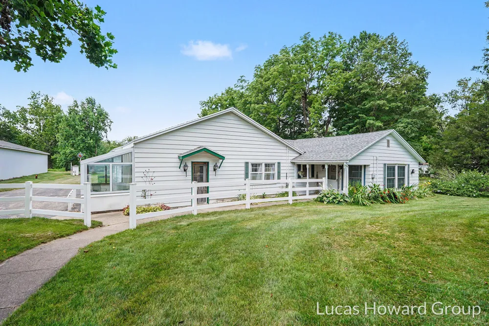 314 S Sherwood Avenue Plainwell, MI 49080