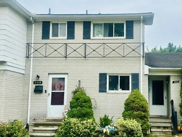 209 N Christine Circle Mt Clemens City, MI 48043
