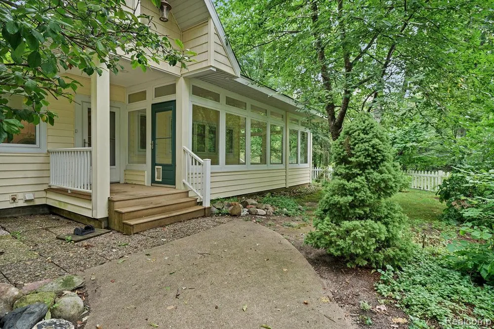 9670 S County Line Road Stronach Township, MI 49660