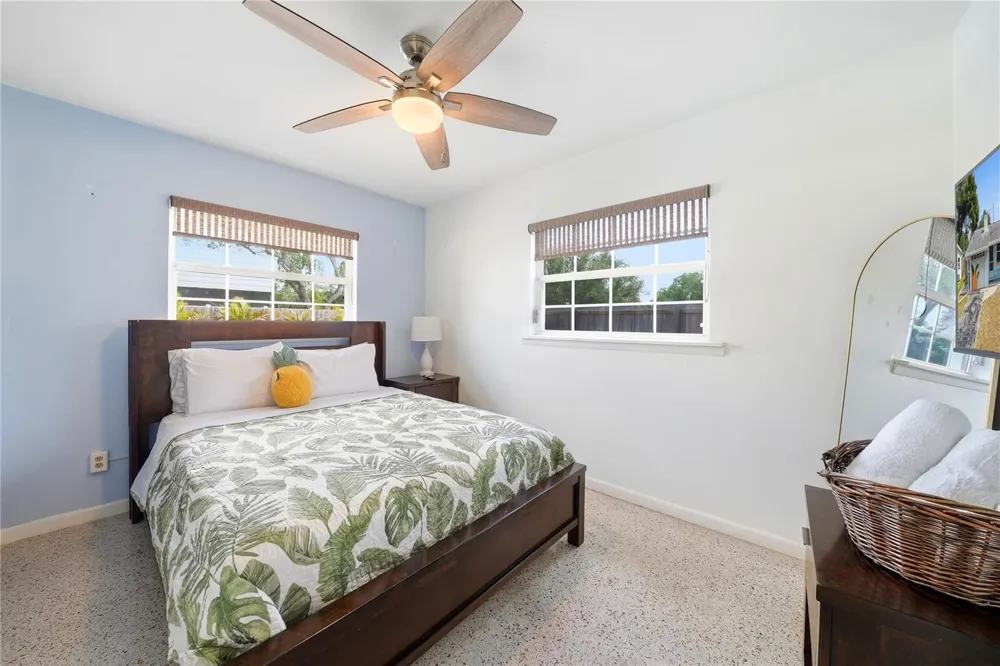 10437 52ND AVENUE St Petersburg, FL 33708