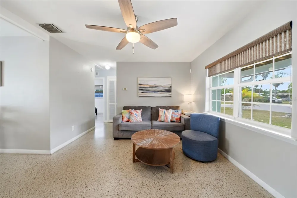 10437 52ND AVENUE St Petersburg, FL 33708
