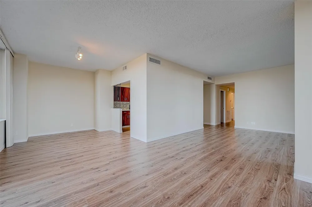 14 Greenway Plaza #6P Houston, TX 77046