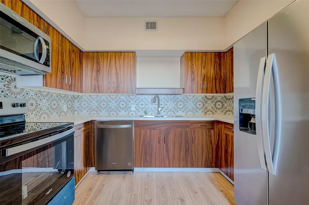 14 Greenway Plaza #6P Houston, TX 77046