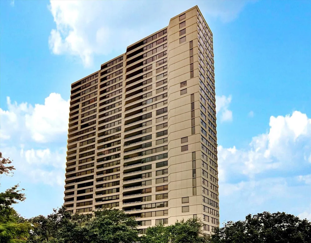 14 Greenway Plaza #6P Houston, TX 77046