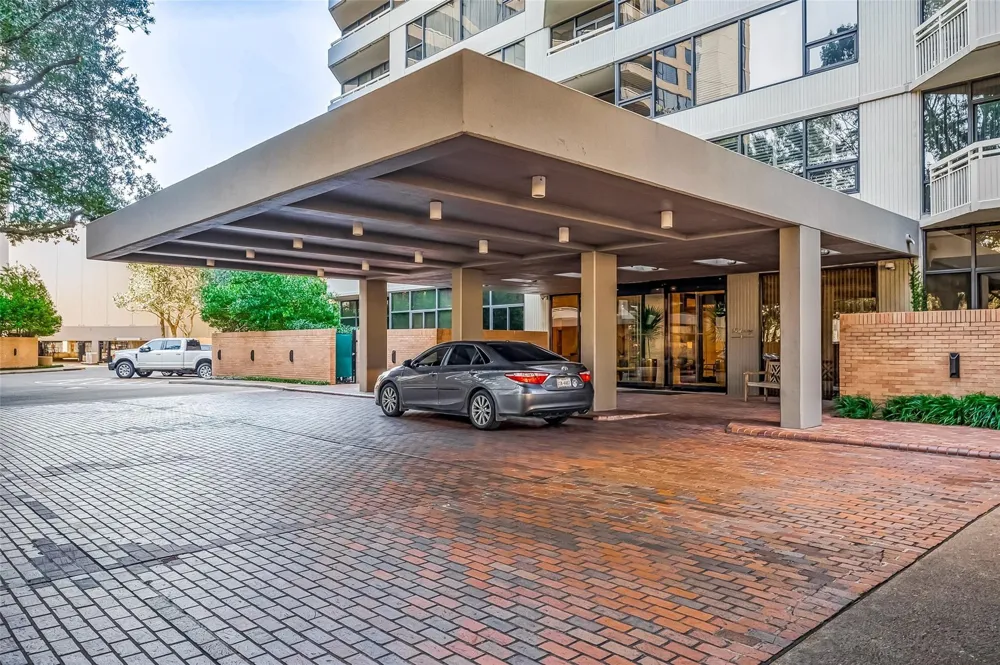 14 Greenway Plaza #6P Houston, TX 77046