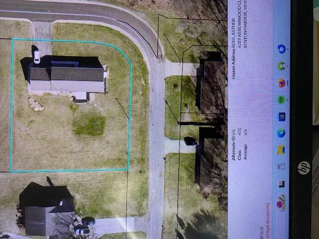 4289 Arrow Wood Curve Benton Harbor, MI 49022