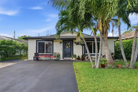 266 SW 7th Ct