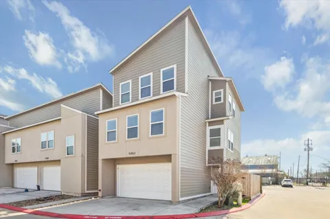 5402 Jonathan Lane