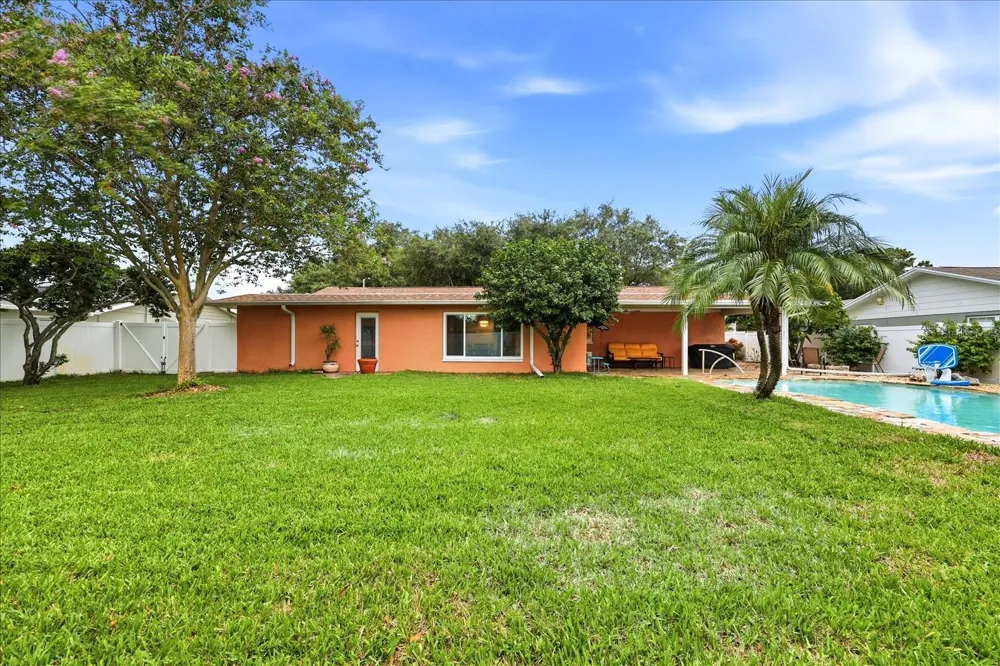8805 KENWOOD ROAD Seminole, FL 33777