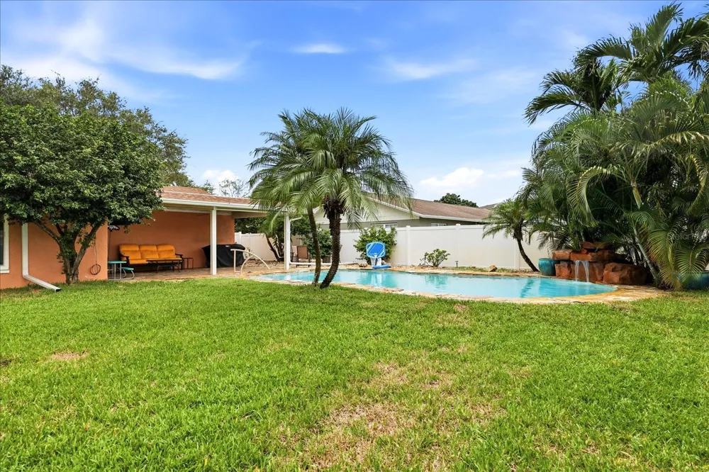 8805 KENWOOD ROAD Seminole, FL 33777