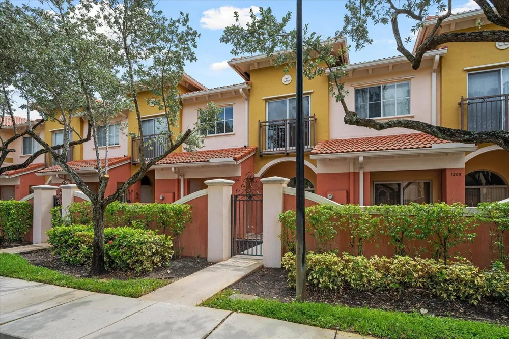 1204 SANTA CATALINA LANE North Lauderdale, FL 33068