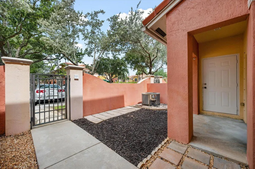 1204 SANTA CATALINA LANE North Lauderdale, FL 33068