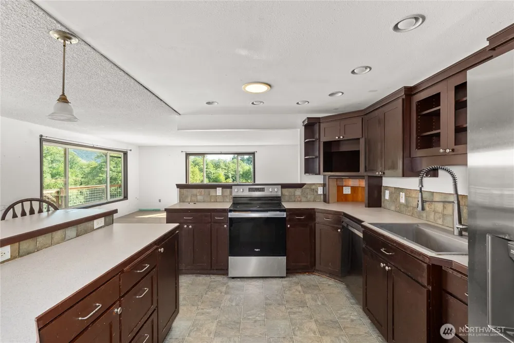 431 Highland Valley Road Morton, WA 98356