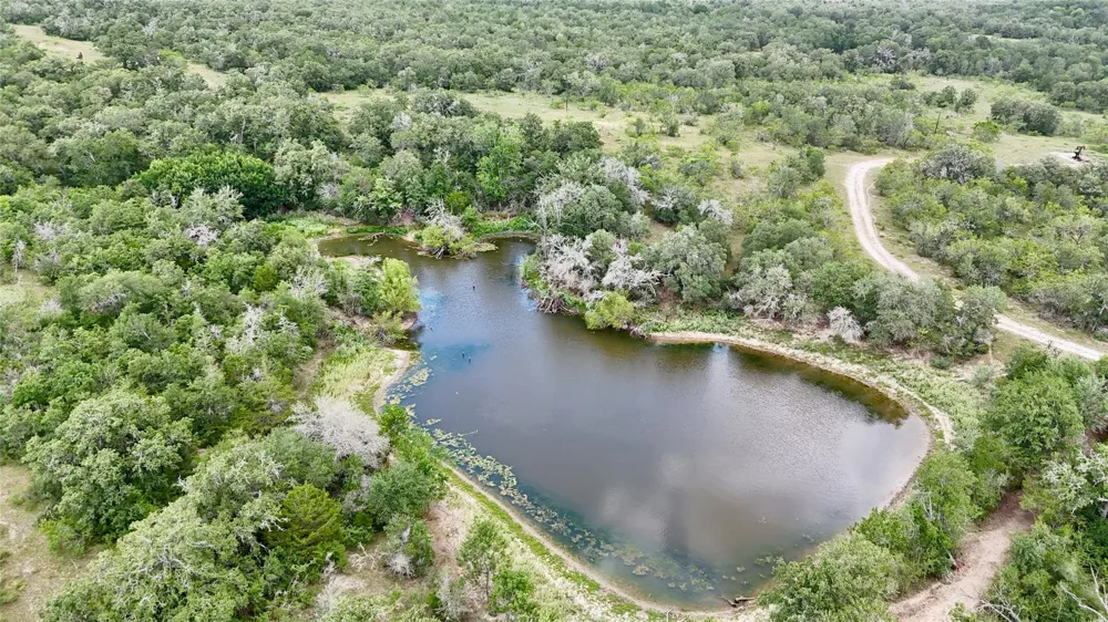 Cr 420 Waelder, TX 78959