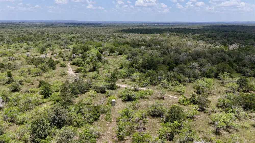 Cr 420 Waelder, TX 78959