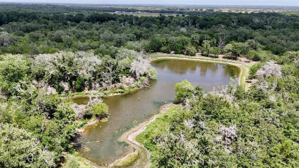 Cr 420 Waelder, TX 78959