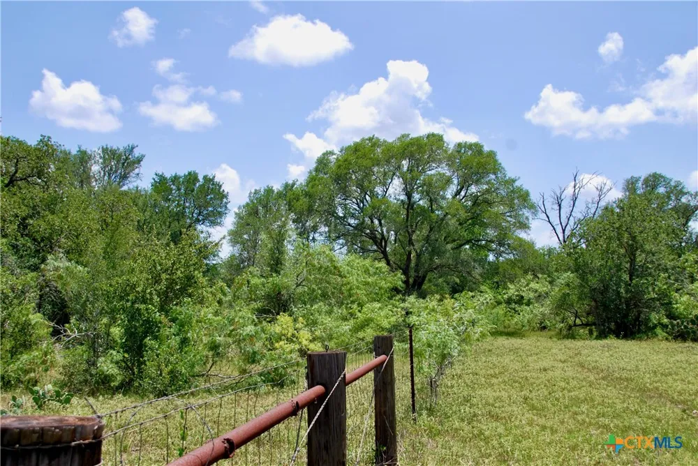 Cr 420 Waelder, TX 78959