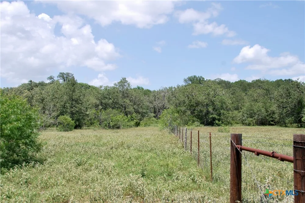 Cr 420 Waelder, TX 78959