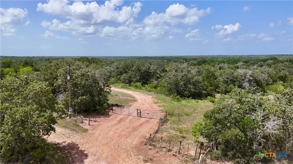 Cr 420 Waelder, TX 78959