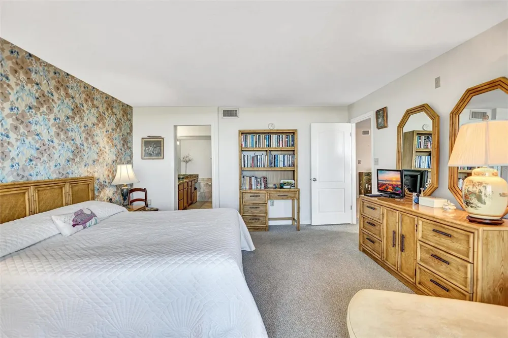 420 BEACH ROAD #508 Sarasota, FL 34242