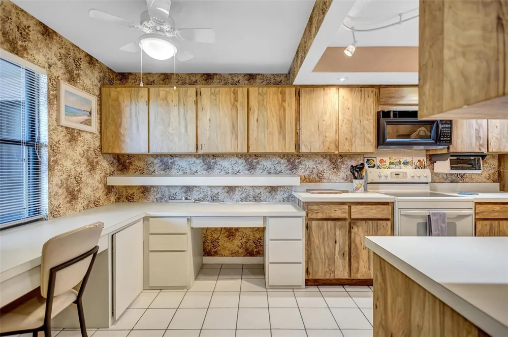 420 BEACH ROAD #508 Sarasota, FL 34242