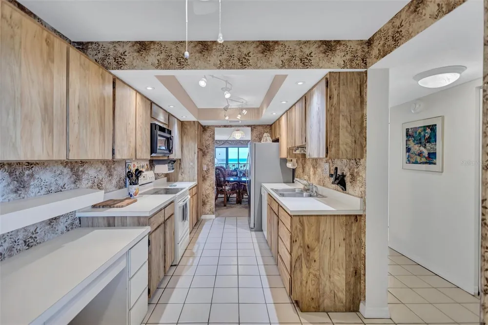 420 BEACH ROAD #508 Sarasota, FL 34242