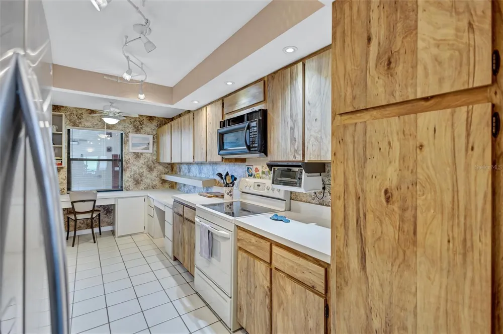 420 BEACH ROAD #508 Sarasota, FL 34242