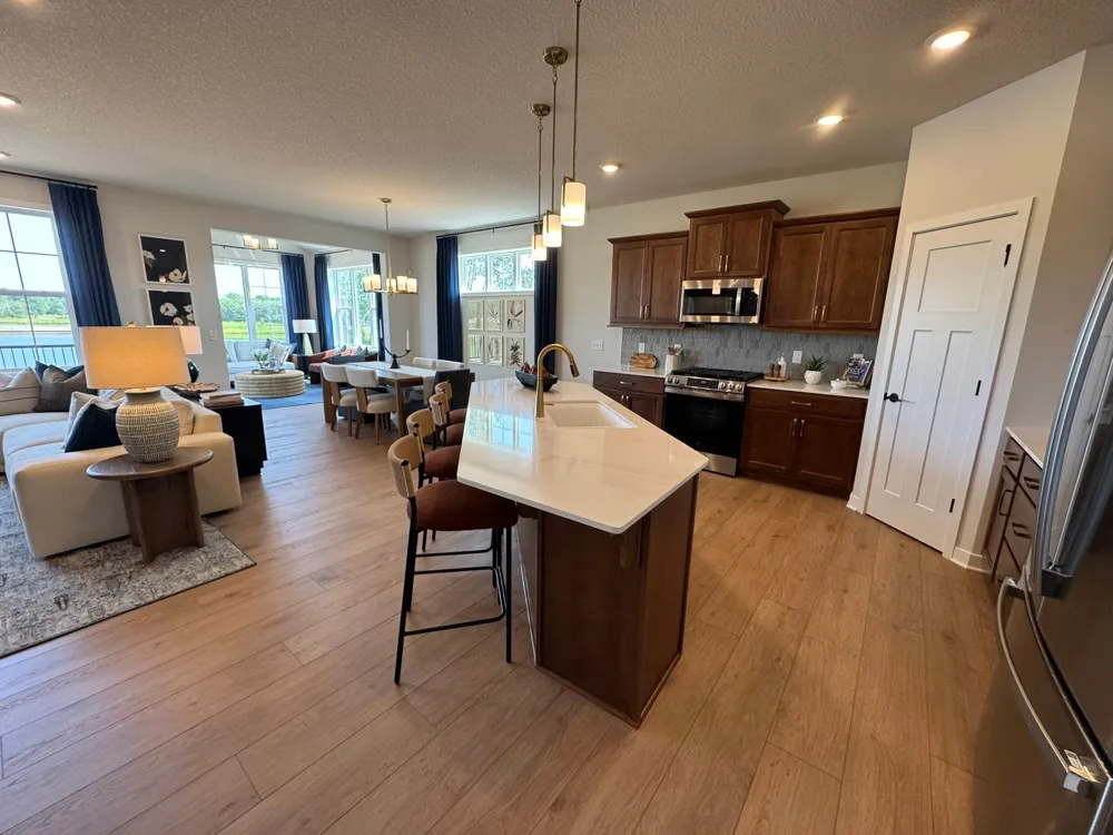 8176 Haywood Drive Lino Lakes, MN 55014
