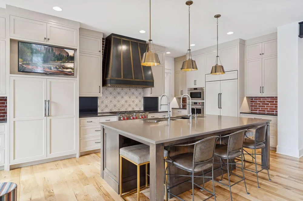 373 Park Street E Wayzata, MN 55391