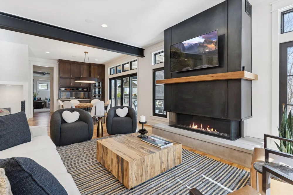 373 Park Street E Wayzata, MN 55391