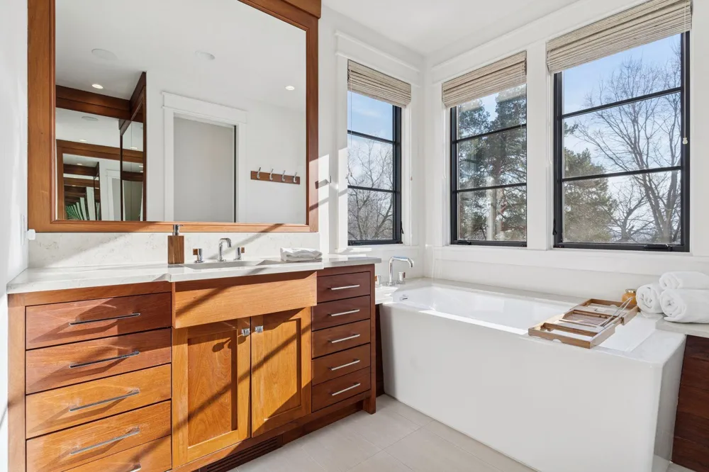 373 Park Street E Wayzata, MN 55391