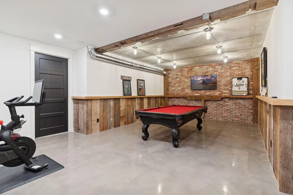 373 Park Street E Wayzata, MN 55391