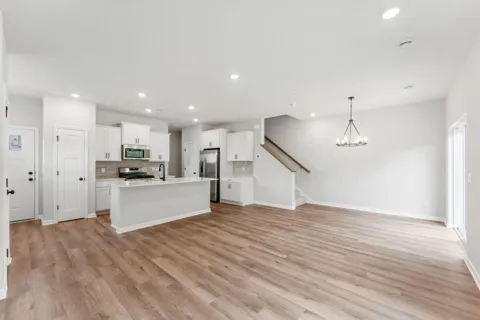671 Tulare Terrace
