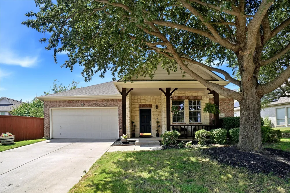 1821 Vintage Drive Corinth, TX 76210