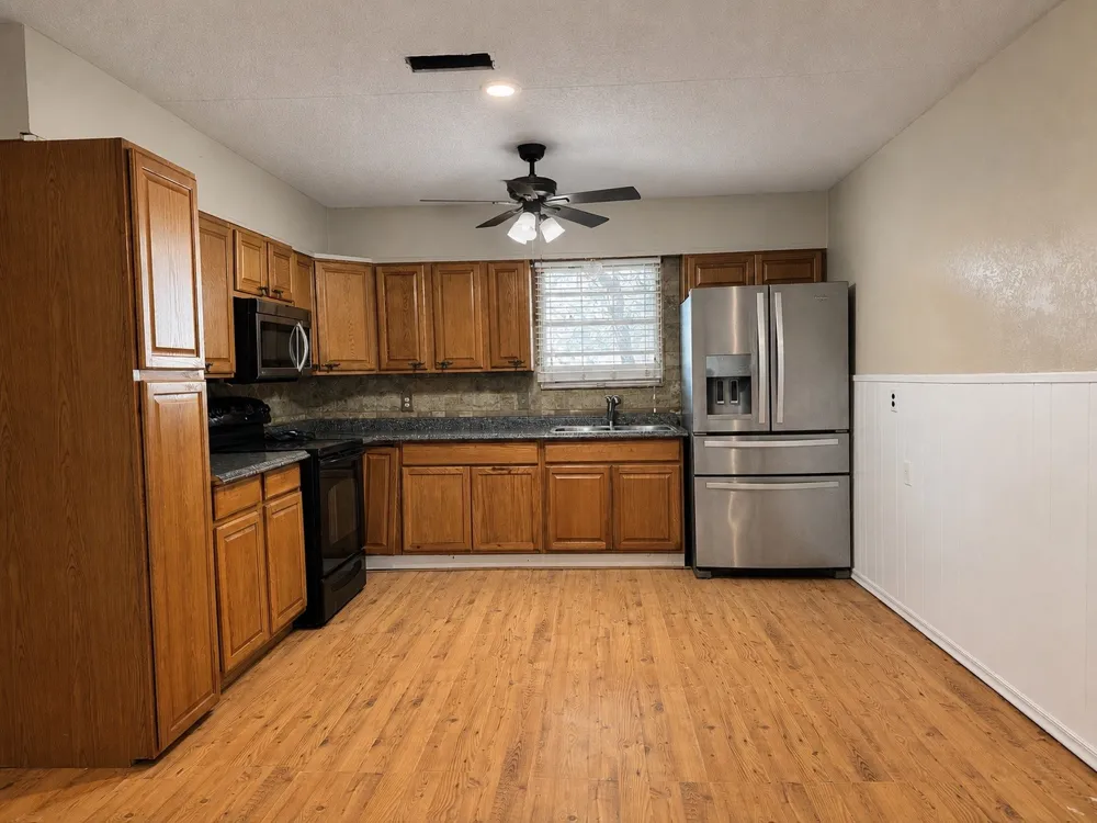 6904 Clover Leaf Drive Brownwood, TX 76801