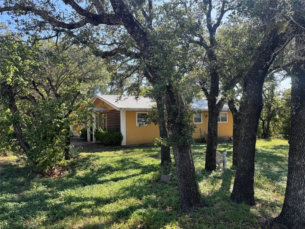 6904 Clover Leaf Drive Brownwood, TX 76801