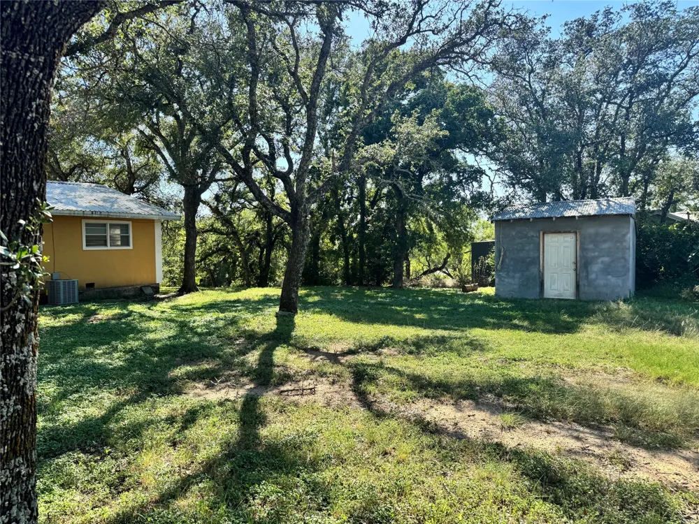 6904 Clover Leaf Drive Brownwood, TX 76801