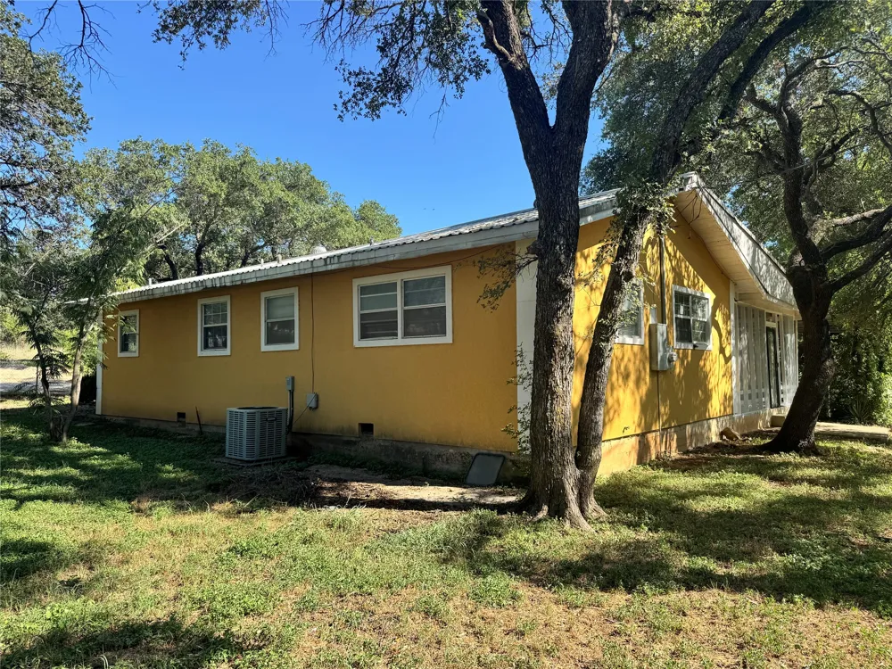 6904 Clover Leaf Drive Brownwood, TX 76801