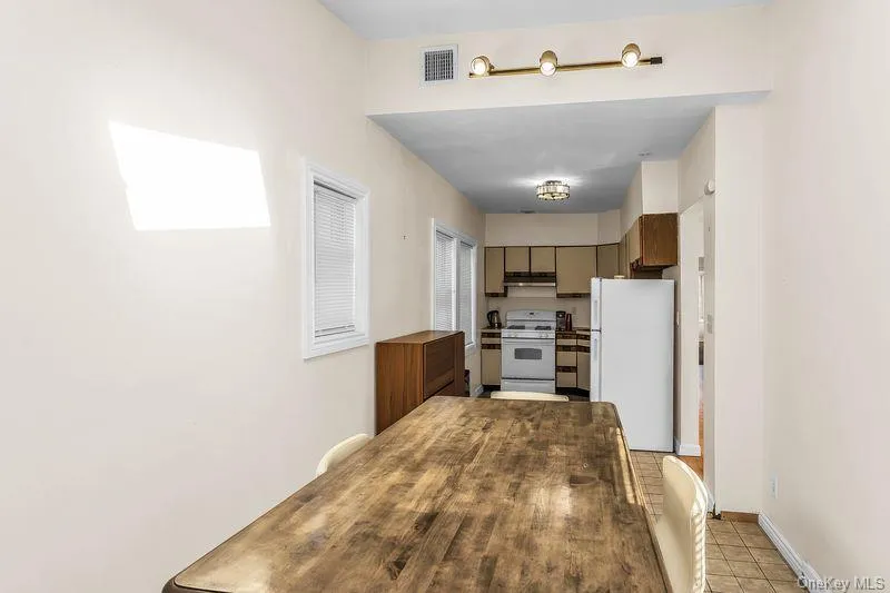 548 E Broadway Long Beach, NY 11561