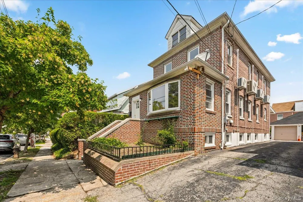 4084 Seton Avenue Bronx, NY 10466