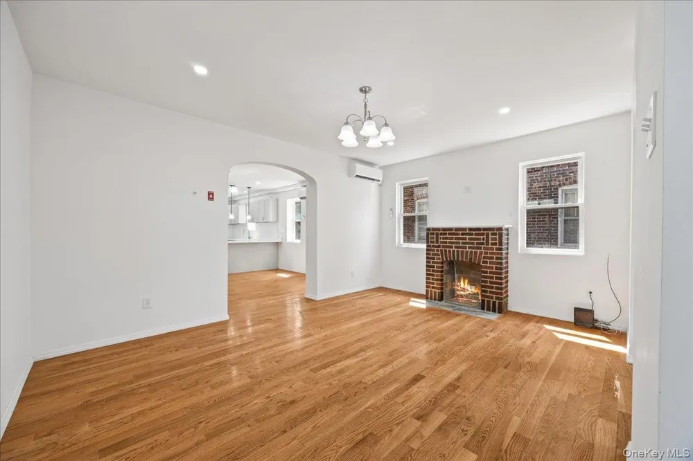 4084 Seton Avenue Bronx, NY 10466
