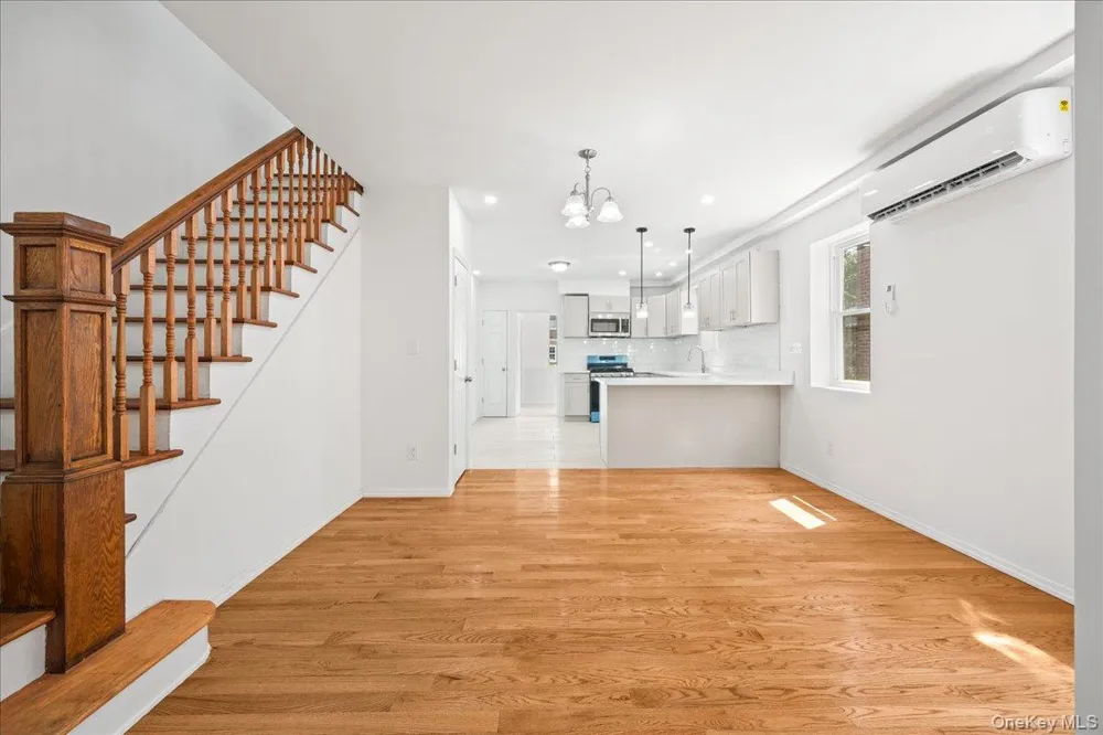 4084 Seton Avenue Bronx, NY 10466
