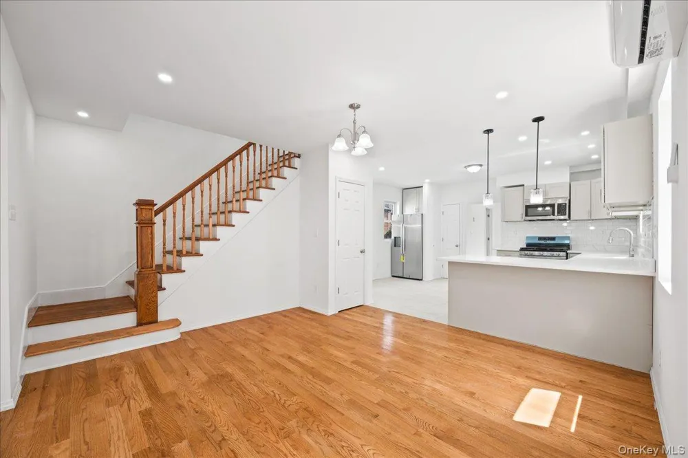 4084 Seton Avenue Bronx, NY 10466